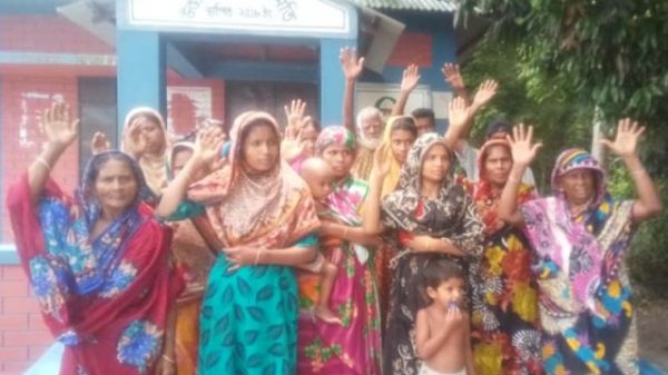 উজিরপুরে নারী সদস্যদের বিক্ষোভ মিছিল