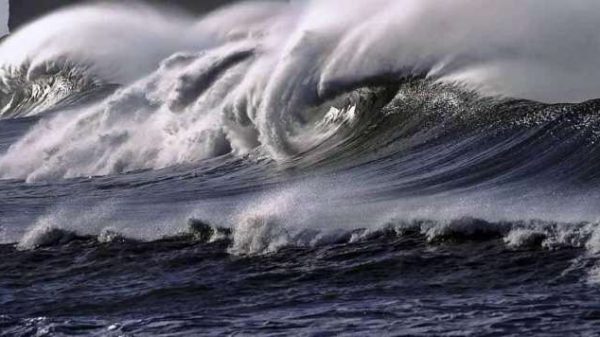 সোমবার রূপ নেবে প্রবল ঘূর্ণিঝড়ে