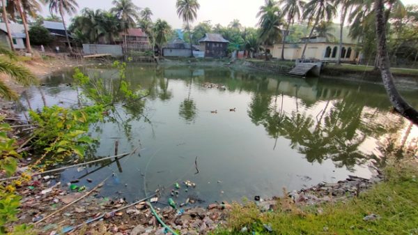 বেতাগীতে বিশুদ্ধপানির অভাবে এলাকাবাসী দূর্ভোগ