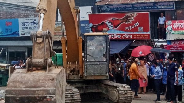 বরগুনা খাকদন নদীর ভারানী খালের পাড়ের অবৈধ স্হাপনা উচ্ছেদ