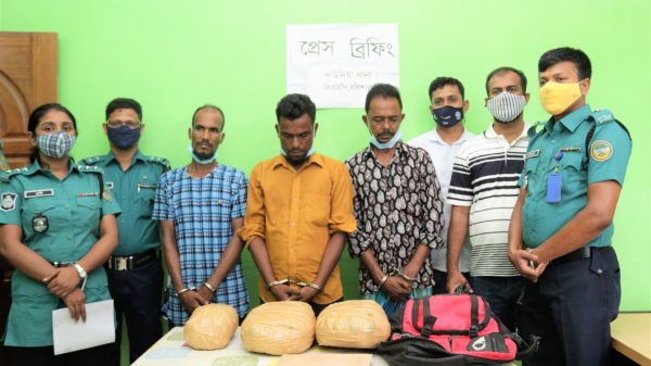 বরিশালে ০৬ কেজি গাঁজা সহ গ্রেফতার -৩