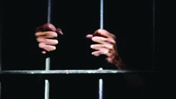 বাবুগঞ্জে প্রকাশ্যে ঘুরছে হত্যা মামলার আসামিরা