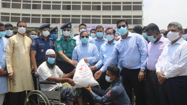 বরিশালে প্রধানমন্ত্রীর শুভেচ্ছা সামগ্রী বিতরন