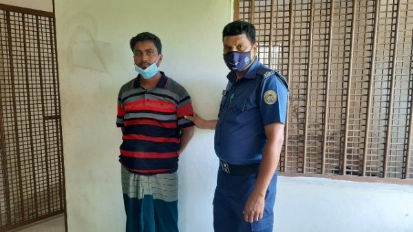 চরফ্যাশনে জুয়ার আসরে অভিযান গ্রেফতার-১