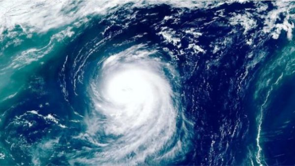 প্রবল গতিতে ধেয়ে আসছে ঘূর্ণিঝড় ‘যশ’