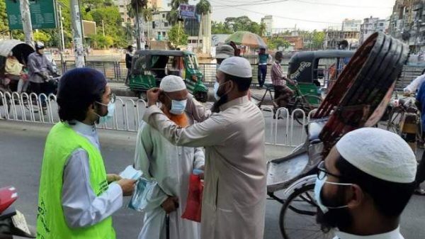বরিশালে ইসলামী শাসনতন্ত্র ছাত্র আন্দোলনের মাস্ক বিতরণ