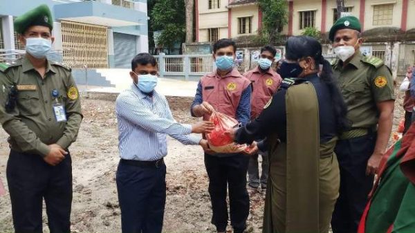 মেহেন্দিগঞ্জে আনসার ও ভিডিপি সদস্যদের মধ্যে খাদ্য সহায়তা বিতরণ