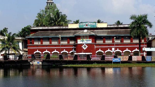 বরিশাল জেলা পরিষদ দুই আউলিয়ার দখলে