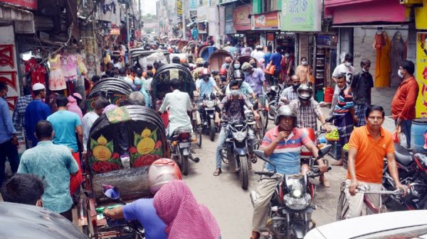 বরিশালে মোড়ে মোড়ে জট