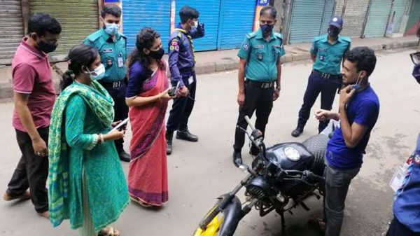 ‌বরিশালে ৫৬ জন‌কে জ‌রিমানা