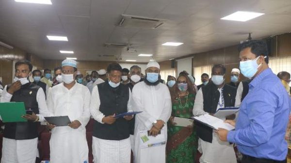 বরিশালে নব-নির্বাচিত ইউপি চেয়ারম্যানদের শপথ গ্রহন