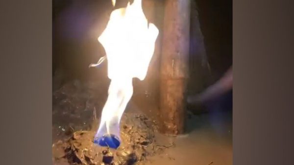 পটুয়াখালীতে নলকূপ বসাতে গিয়ে বের হচ্ছে গ্যাস!