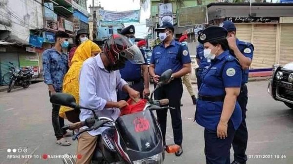 ঝালকাঠিতে লকডাউনে লুকোচুরি খেলা।