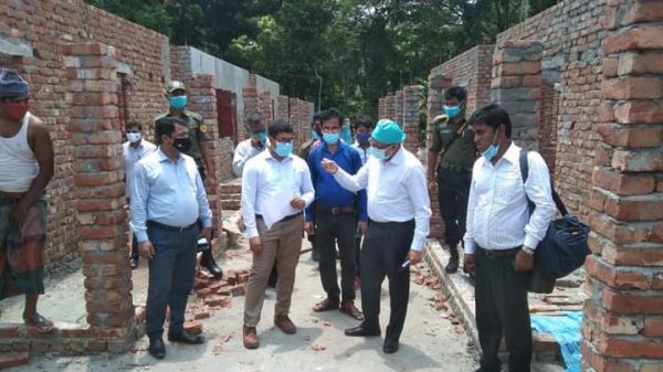 বাবুগঞ্জে গৃহহীনদের ঘর নির্মাণ কাজ পরিদর্শন