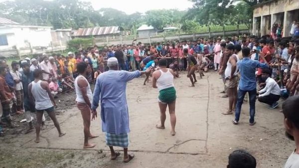 লালমোহনে বিধিনিষেধ অমান্যর উৎসব