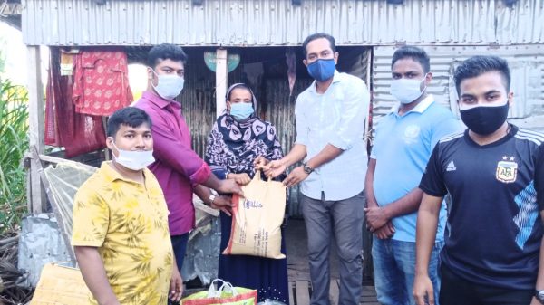 বরিশালে লাভ ফর ফ্রেন্ডসের সৌজন্যে খাদ্য সহায়তা পেলো অসহায় মাহফুজা