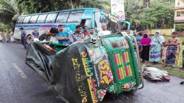 বরিশালে সড়ক দূর্ঘটনায় নিহত-৫