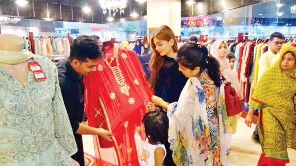 বৃহস্পতিবার থেকে শপিংমল ও দোকানপাট খোলা