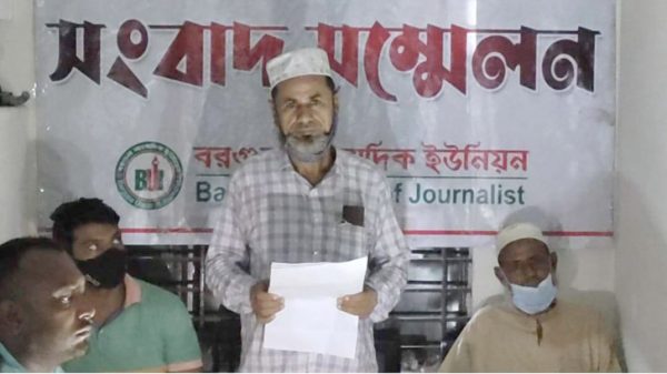 বরগুনায় বাদীর ভয়ে পালিয়ে বেড়াচ্ছে কলেজছাত্র