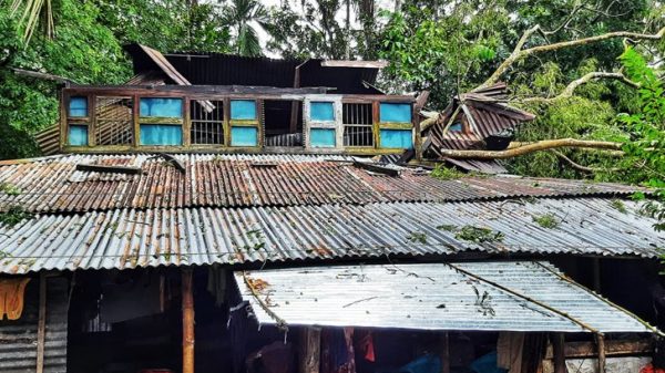পটুয়াখালীতে ঝড়ে শতাধিক ঘরবাড়ি বিধ্বস্ত