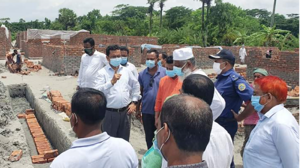 কাউখালীতে আশ্রয়ণ প্রকল্প পরিদর্শন করেন ডিসি
