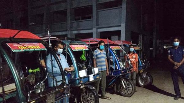 কাউখালীতে ইউএনও অসুস্থ মানুষের পরিবহন সেবা চালু করলেন