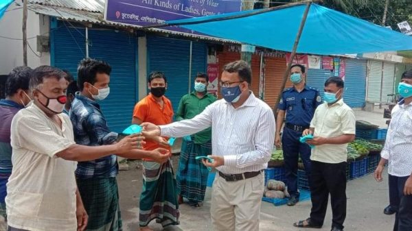 কঠোর লকডাউনে বাবুগঞ্জে প্রসাশনের ব্যাপক নজরদারি