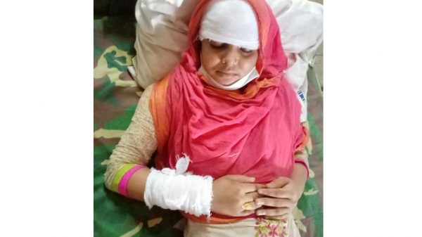 গলাচিপায় রুনা আক্তারকে মারধর