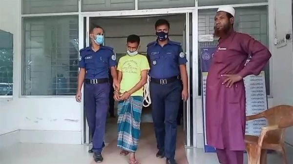 পিরোজপুরে চাঁদাবাজীর অভিযোগে গ্রেফতার-১