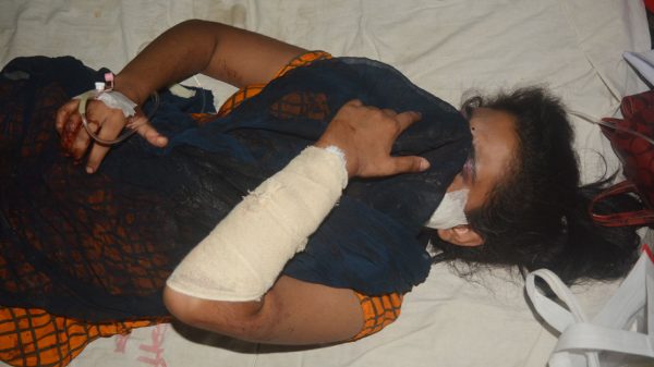 বরিশালে প্রেমিকের সঙ্গে ঝগড়া করে নিজেকে ক্ষতবিক্ষত করলেন প্রেমিকা