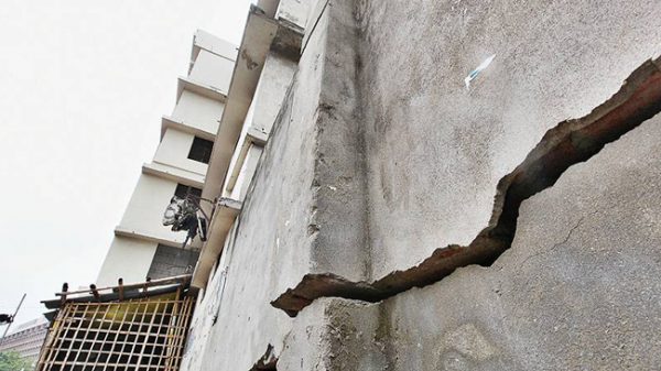 সাড়ে ৩ হাজার ঝুঁকিপূর্ণ ভবন ভাঙতে মাঠে নামছে রাজউক