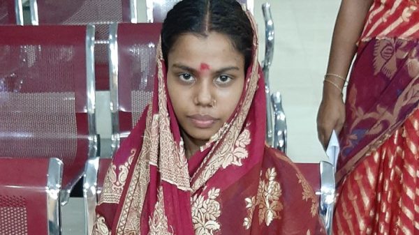 পটুয়াখালীতে ভূত তাড়াতে গোবর-সাবান গুড়া খাওয়ানো হলো