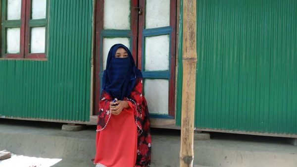 দৌলতখানে বিয়ের দাবিতে প্রেমিকের বাড়িতে অনশন