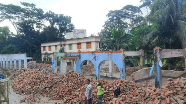 বরগুনায় নিলামে স্কুল ভবন, খোলার নেই ব্যবস্থা