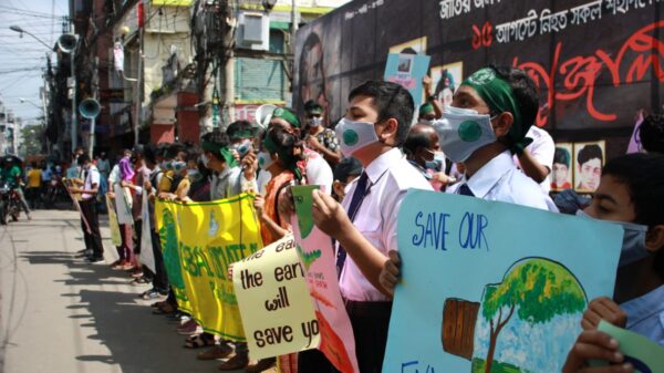 জলবায়ু সুবিচারের দাবিতে বরিশালে তরুণদের ধর্মঘট