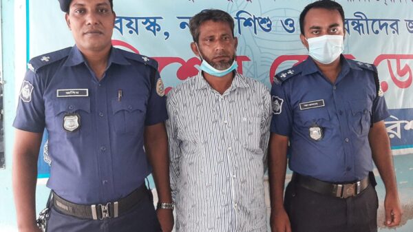 বাবুগঞ্জে সাজাপ্রাপ্ত পলাতক আসামি গ্রেফতার