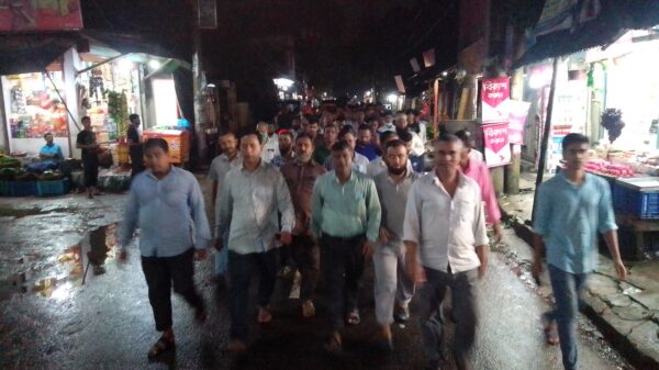 বাবুগঞ্জ আওয়ামীলীগ নেতার উপর হামলার প্রতিবাদে বিক্ষোভ 