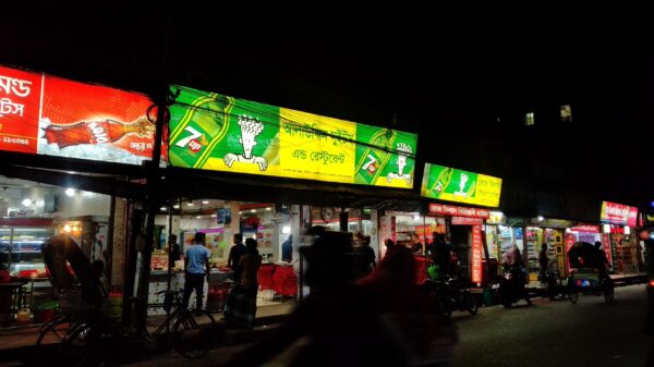 বরিশালে আলাউদ্দিন সুইটসের অভিনব প্রতারণা!