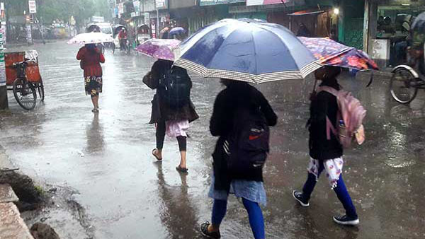 বরিশালে থেমে থেমে বৃষ্টি