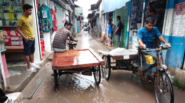 ঐতিহ্যবাহী বাবুগঞ্জ বাজার, ভোগান্তিতে ব্যবসায়ী ও জনগন