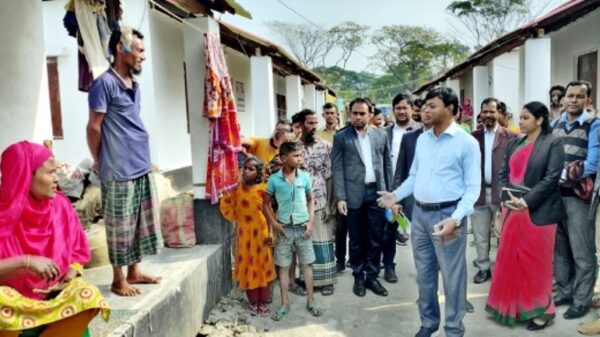 আশ্রয়ণ প্রকল্প পরিদর্শন করেন জেলা প্রশাসক মো. জাহাঙ্গীর হোসেন