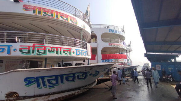 বরিশাল-ঢাকা রুটে লঞ্চ চলাচল বন্ধ