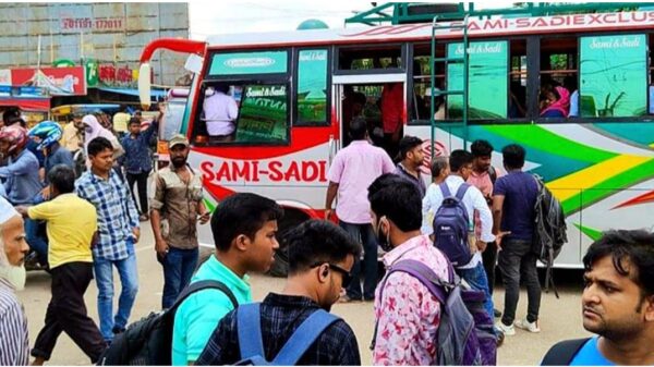বরিশালে বেড়েছে সড়কপথে যাত্রীর চাপ